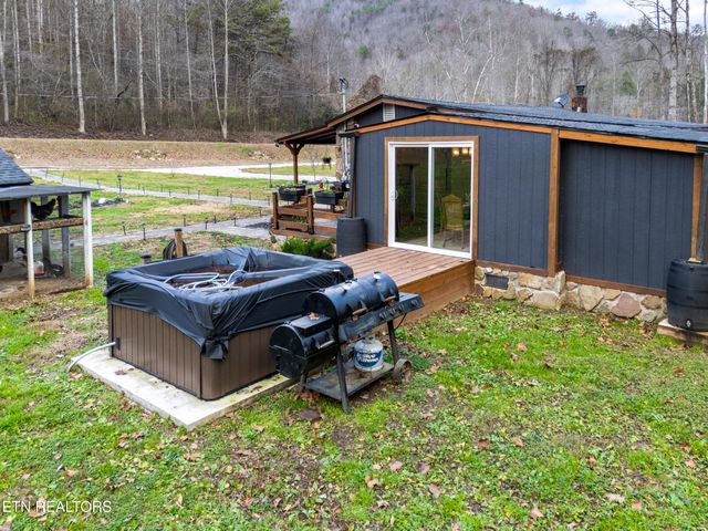 1214 Little Elk Creek Rd, Pioneer, TN 37847