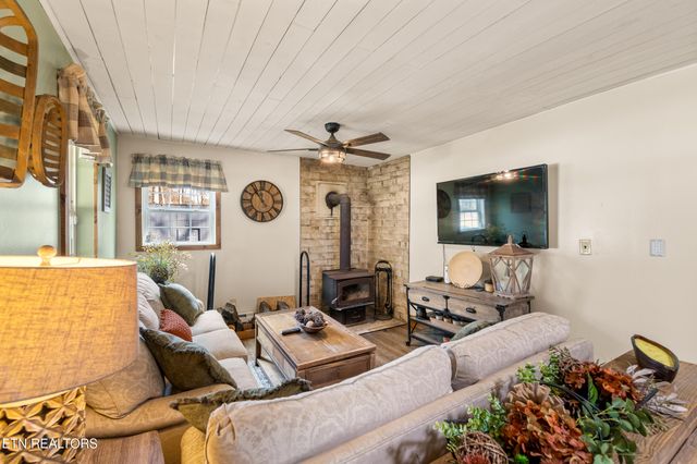 1214 Little Elk Creek Rd, Pioneer, TN 37847