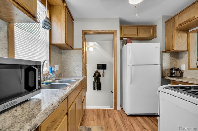 15611 Leona Drive, Redford Charter Township, MI 48239