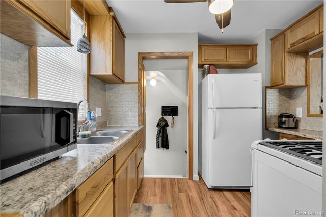15611 Leona Drive, Redford Charter Township, MI 48239