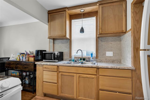 15611 Leona Drive, Redford Charter Township, MI 48239
