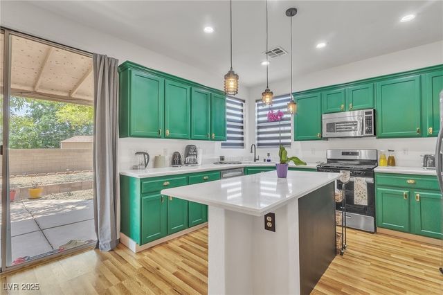 9177 Dazzle Accent Court, Las Vegas, NV 89149