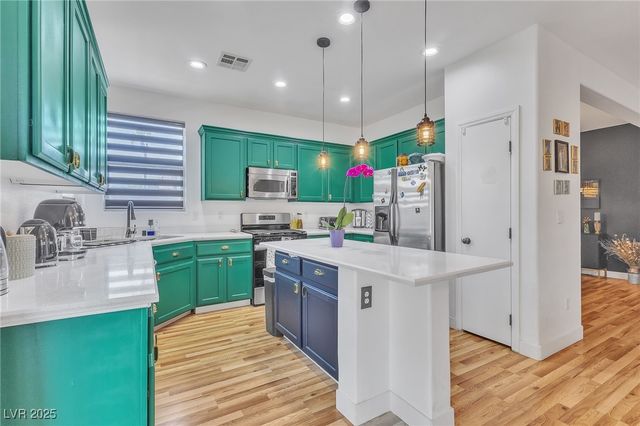 9177 Dazzle Accent Court, Las Vegas, NV 89149