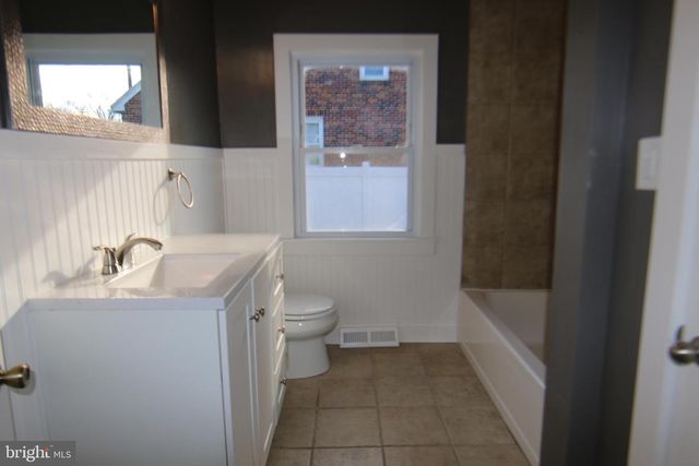 19 CRESCENT ST, Highspire, PA 17034