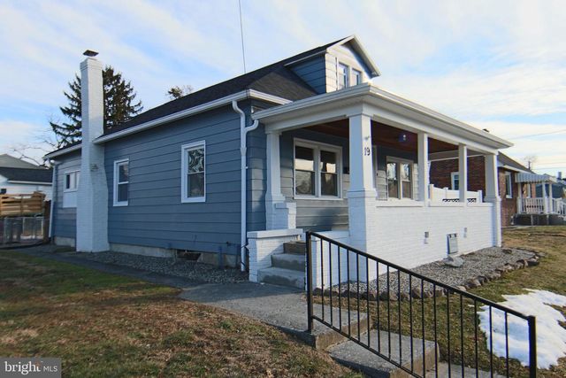 19 CRESCENT ST, Highspire, PA 17034