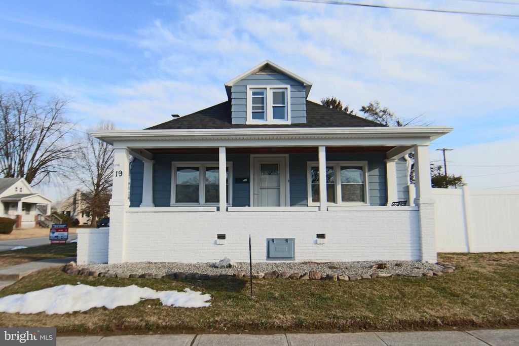 19 CRESCENT ST, Highspire, PA 17034