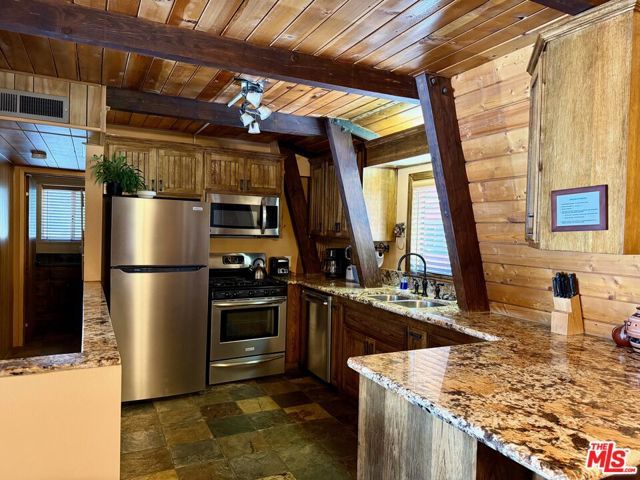 508 Waynoka Lane, Big Bear City, CA 92315