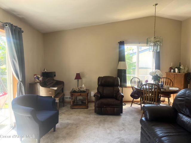 1702 N Summer Rose ST, Post Falls, ID 83854