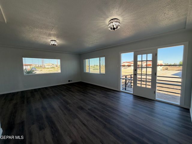 2401 HAWLEY Circle, El Paso, TX 79903