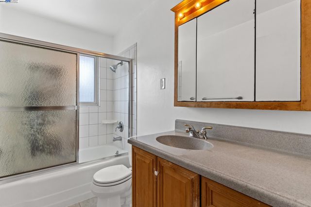 1573 Marina Ct A, San Mateo, CA 94403