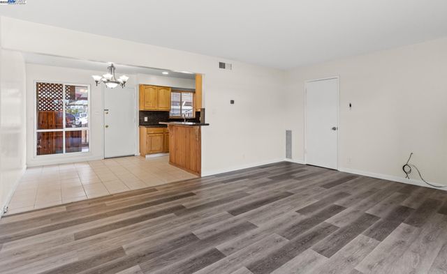 1573 Marina Ct A, San Mateo, CA 94403
