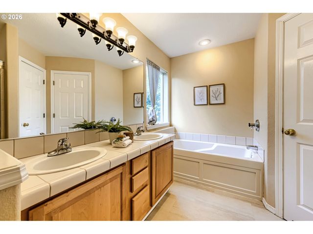 9887 Se 134TH Ave, Happy Valley, OR 97086