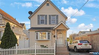 25 College Place, Ridgefield Park, NJ 07660