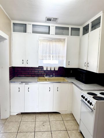 325 Poplar St, El Dorado, KS 67042