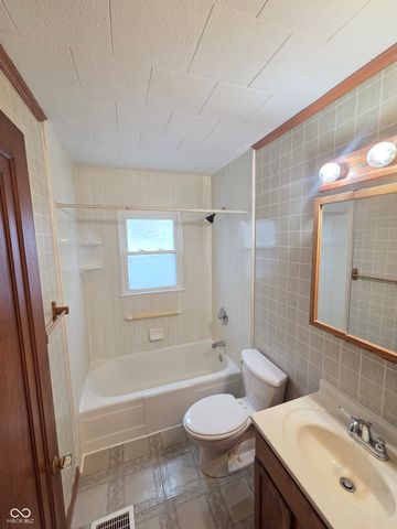 2611 N 13th Street, Terre Haute, IN 47804