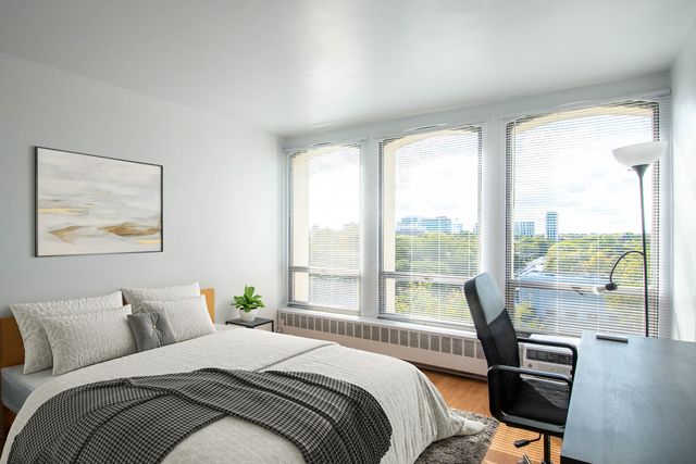 1401 E 55th Street 701N, Chicago, IL 60615