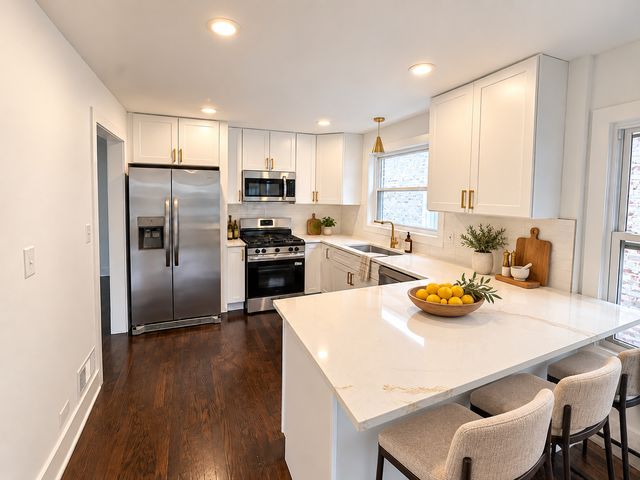 8332 S Oglesby Avenue, Chicago, IL 60617