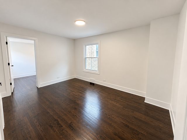8332 S Oglesby Avenue, Chicago, IL 60617