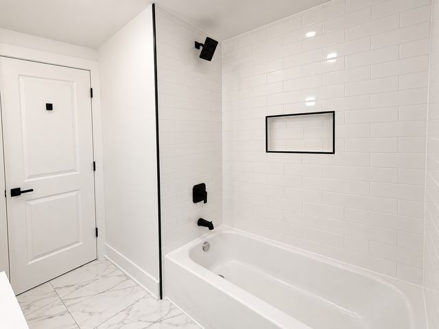 8332 S Oglesby Avenue, Chicago, IL 60617