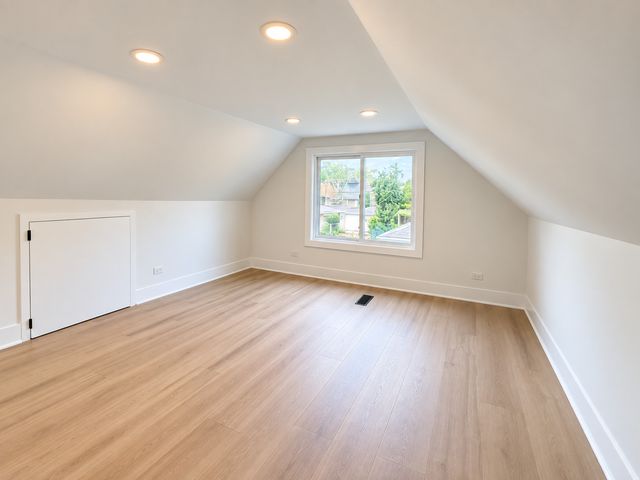 8332 S Oglesby Avenue, Chicago, IL 60617
