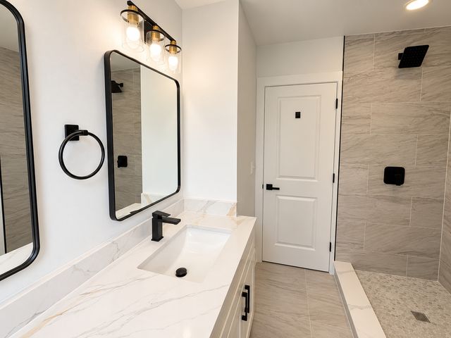8332 S Oglesby Avenue, Chicago, IL 60617