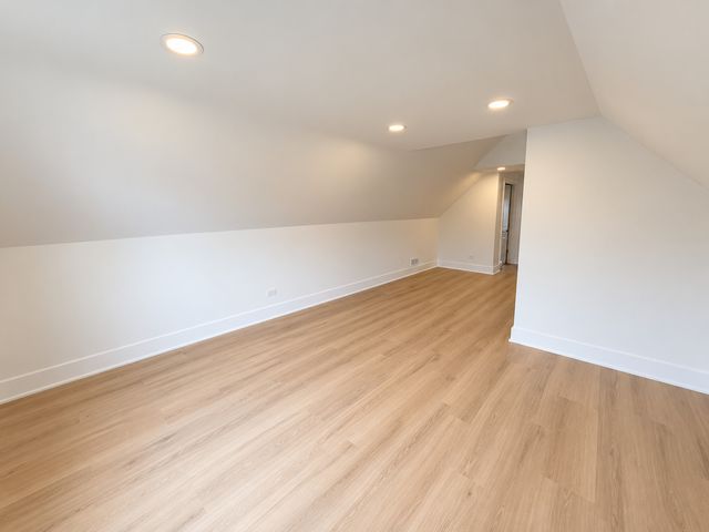 8332 S Oglesby Avenue, Chicago, IL 60617