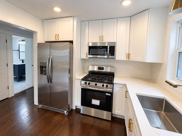 8332 S Oglesby Avenue, Chicago, IL 60617