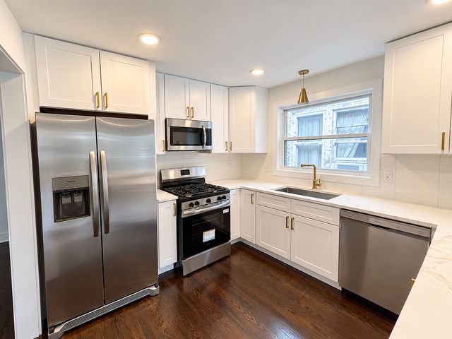 8332 S Oglesby Avenue, Chicago, IL 60617
