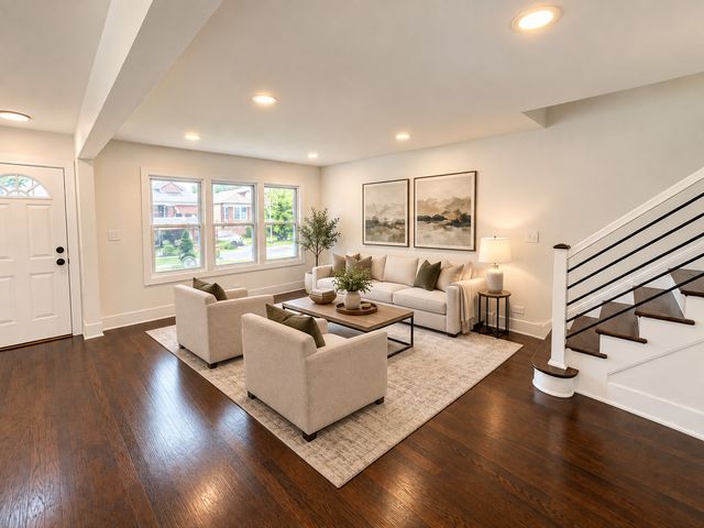 8332 S Oglesby Avenue, Chicago, IL 60617
