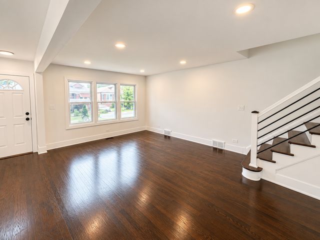 8332 S Oglesby Avenue, Chicago, IL 60617