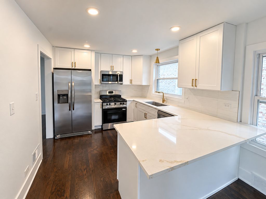 8332 S Oglesby Avenue, Chicago, IL 60617 — photo 3