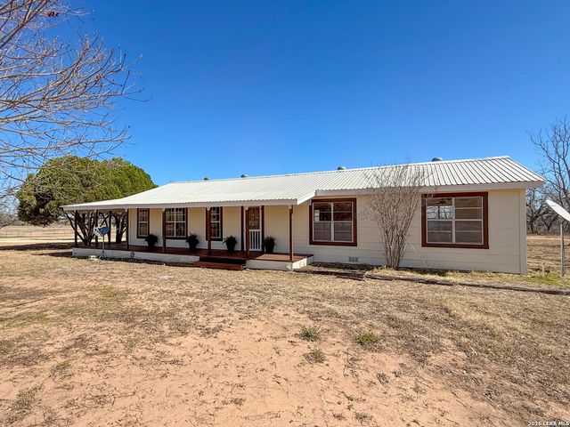 3962 STATE HWY 173 S, Devine, TX 78016