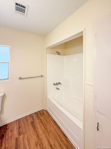 3962 STATE HWY 173 S, Devine, TX 78016