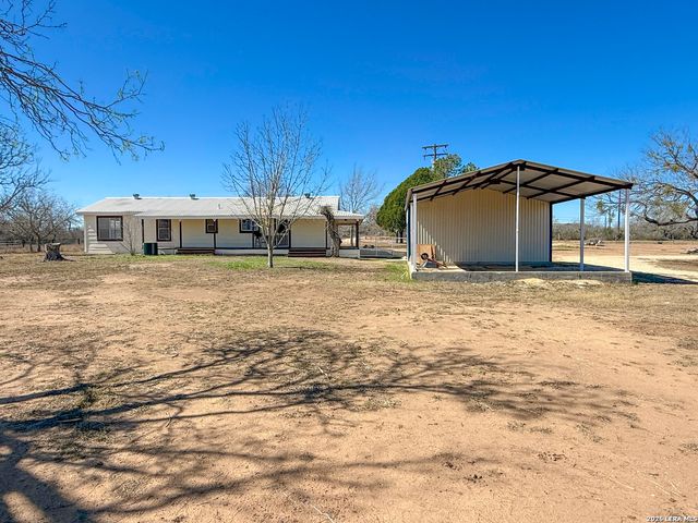 3962 STATE HWY 173 S, Devine, TX 78016