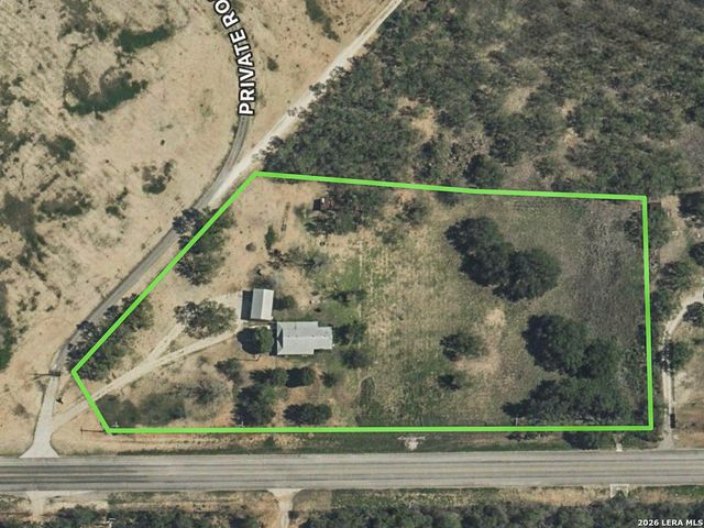 3962 STATE HWY 173 S, Devine, TX 78016