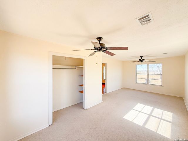 3962 STATE HWY 173 S, Devine, TX 78016