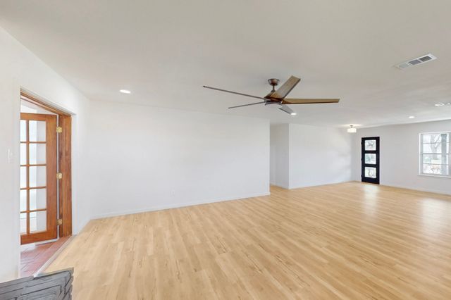820 Bedford Court W, Hurst, TX 76053