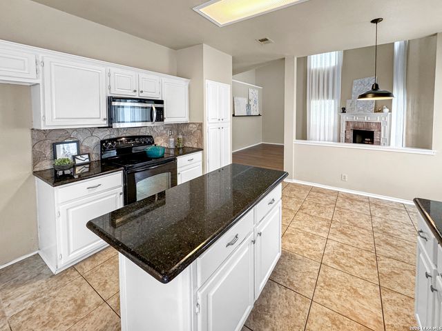 21122 SIMI VALLEY DR, San Antonio, TX 78259