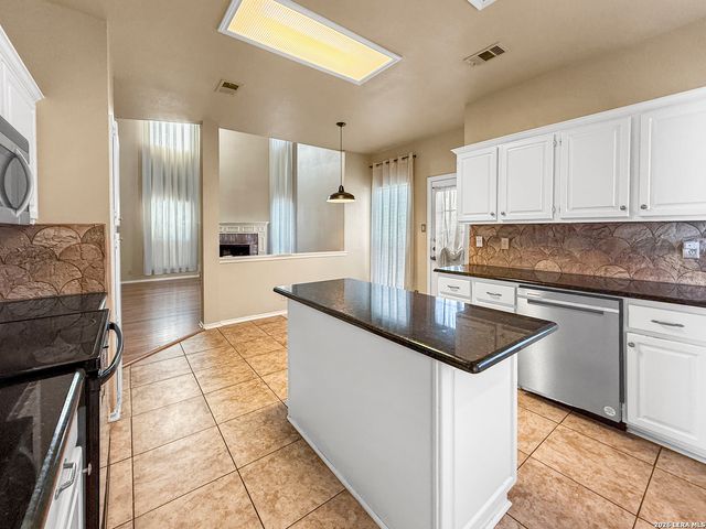 21122 SIMI VALLEY DR, San Antonio, TX 78259