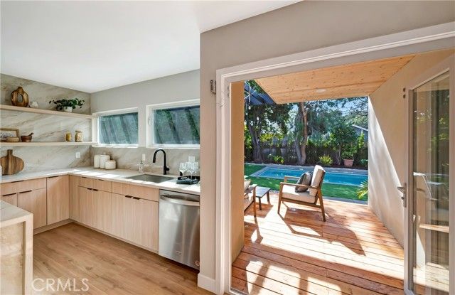 22120 Costanso Street, Woodland Hills (los Angeles), CA 91364