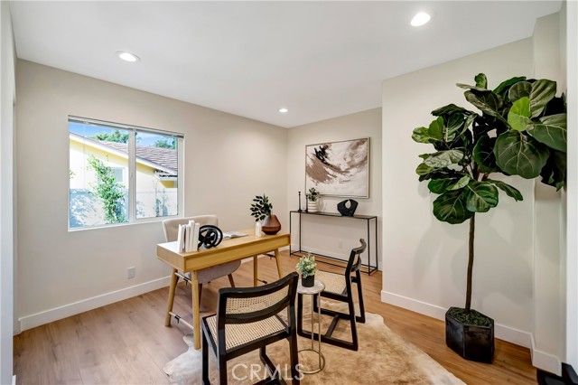 22120 Costanso Street, Woodland Hills (los Angeles), CA 91364