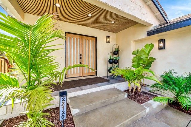 22120 Costanso Street, Woodland Hills (los Angeles), CA 91364