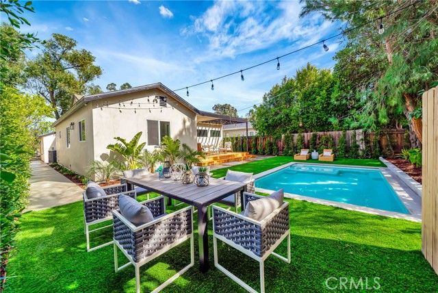 22120 Costanso Street, Woodland Hills (los Angeles), CA 91364