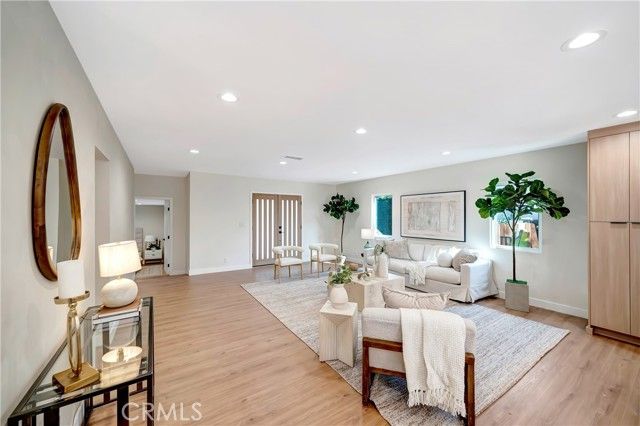 22120 Costanso Street, Woodland Hills (los Angeles), CA 91364