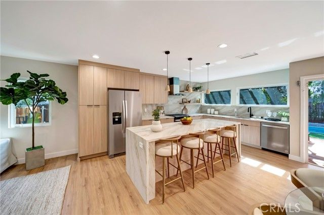 22120 Costanso Street, Woodland Hills (los Angeles), CA 91364