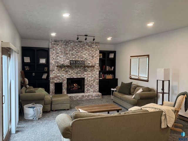 3101 S Jefferson Ave Avenue, Sioux Falls, SD 57105