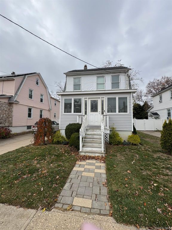 34 Avondale Street, Valley Stream, NY 11581