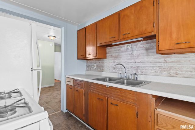 2827 S 16TH Street, Springfield, IL 62703