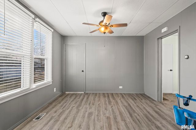 2827 S 16TH Street, Springfield, IL 62703