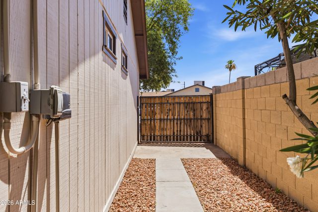 5832 S 45TH Street, Phoenix, AZ 85040